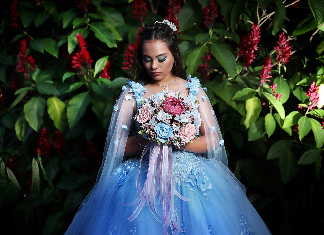 mujer de 15 años posando en hacienda oaxaca